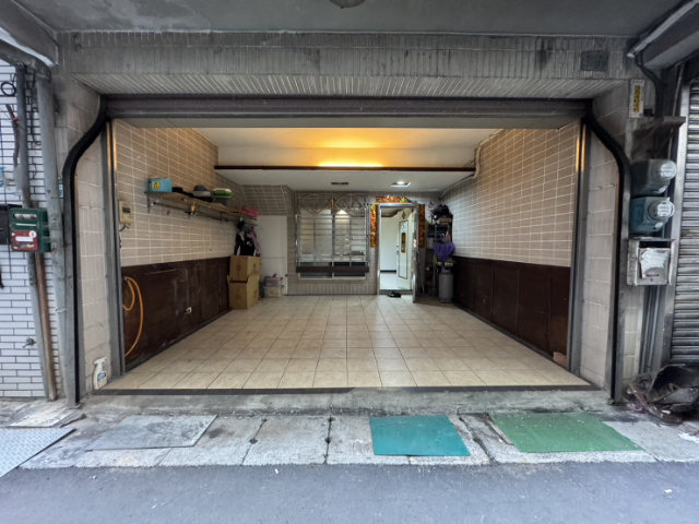 泰山買房賣屋門口好停車溫馨透天厝,新北市泰山區明志路一段