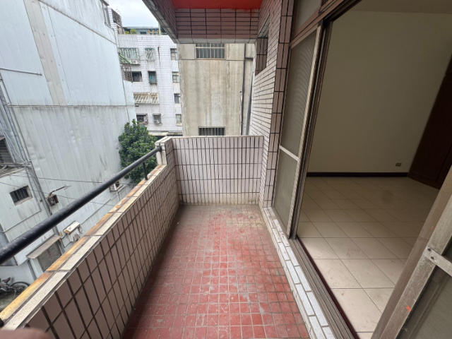 五股買房賣屋稀有邊間好停車大透天,新北市五股區御史路