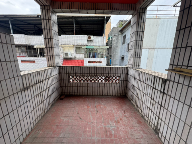五股買房賣屋稀有邊間好停車大透天,新北市五股區御史路