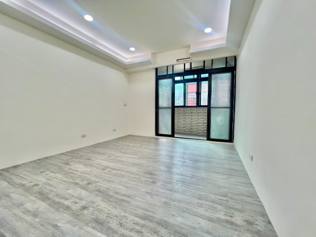 五股買房賣屋三樓全新裝潢四房前後陽台美寓,新北市五股區西雲路