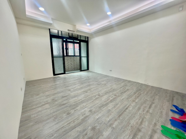 五股買房賣屋三樓全新裝潢四房前後陽台美寓,新北市五股區西雲路