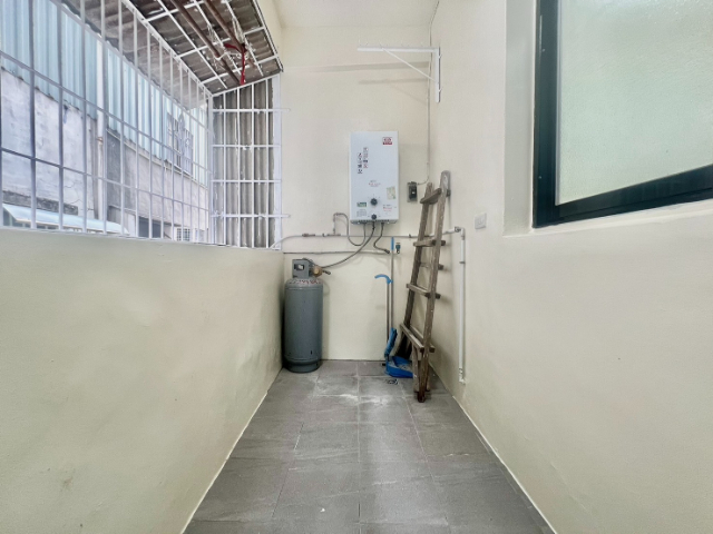 五股買房賣屋三樓全新裝潢四房前後陽台美寓,新北市五股區西雲路