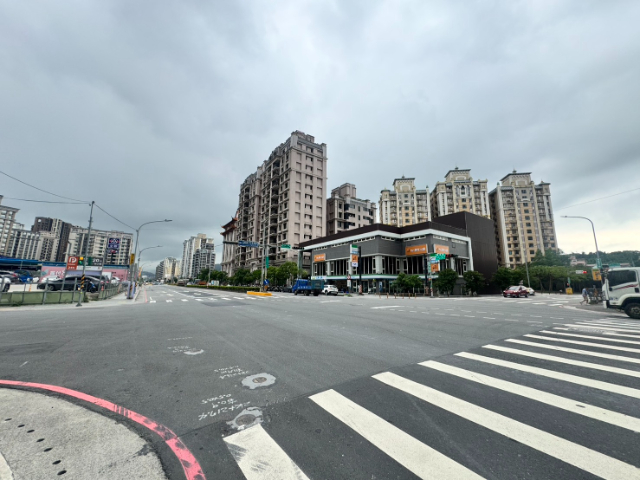 五股買房賣屋 九揚威騰堡邊間三房車,新北市五股區新五路三段