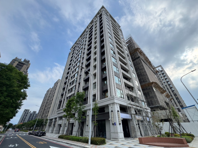 泰山買房賣屋朗朗三角窗金店面,新北市新莊區坡雅路