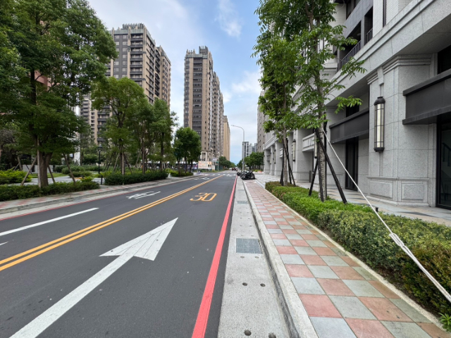 泰山買房賣屋朗朗三角窗金店面,新北市新莊區坡雅路