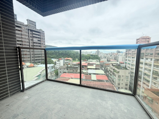 泰山買房賣屋低公設新成屋景觀兩房車,新北市泰山區明志路二段