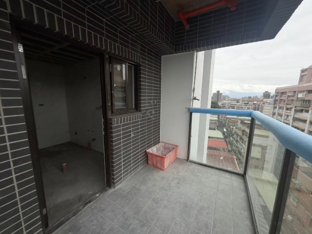 泰山買房賣屋低公設新成屋景觀兩房車,新北市泰山區明志路二段