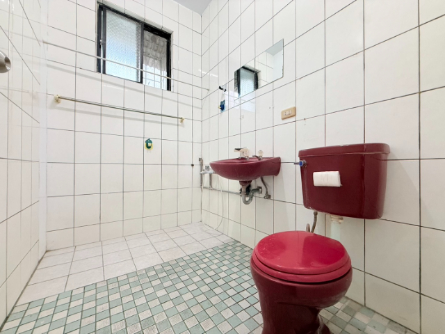 ☀泰山買房賣屋稀有釋出雙學區大四房,新北市泰山區應化街