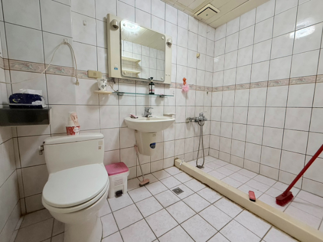 五股買房賣屋熱鬧商圈19%公設3+1房,新北市五股區成泰路三段