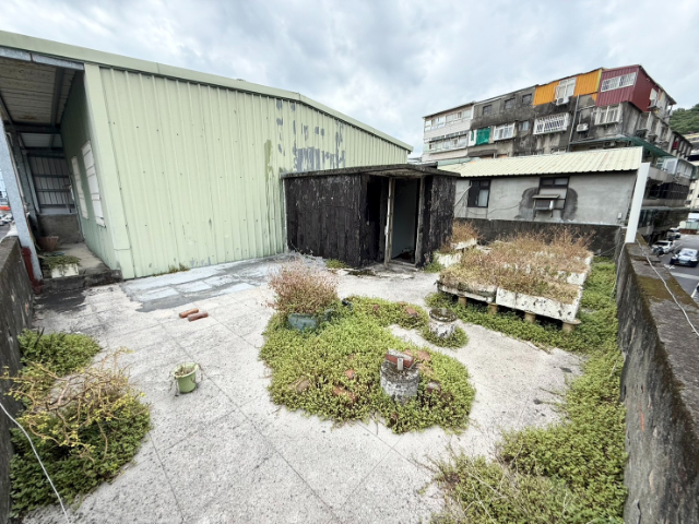 泰山買房賣屋稀有邊間大地坪透天,新北市泰山區忠孝街