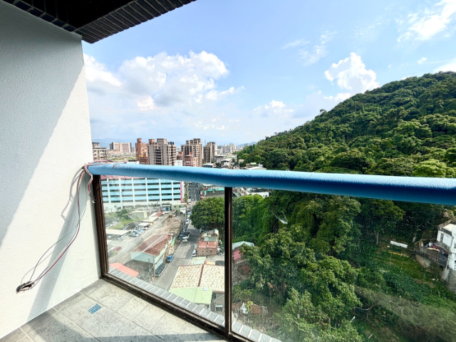 泰山買房賣屋全新低總價高樓明亮兩房,新北市泰山區明志路二段