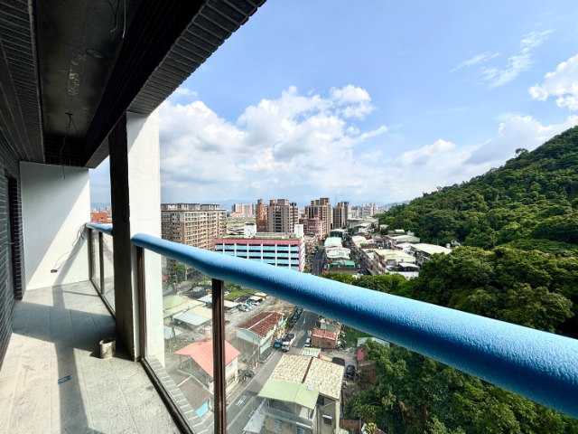 泰山買房賣屋全新低總價高樓明亮兩房,新北市泰山區明志路二段
