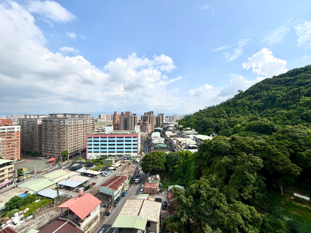 泰山買房賣屋全新低總價高樓明亮兩房,新北市泰山區明志路二段