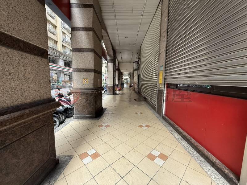 泰山買房賣屋18甲面寬邊間金店面,新北市泰山區仁武街