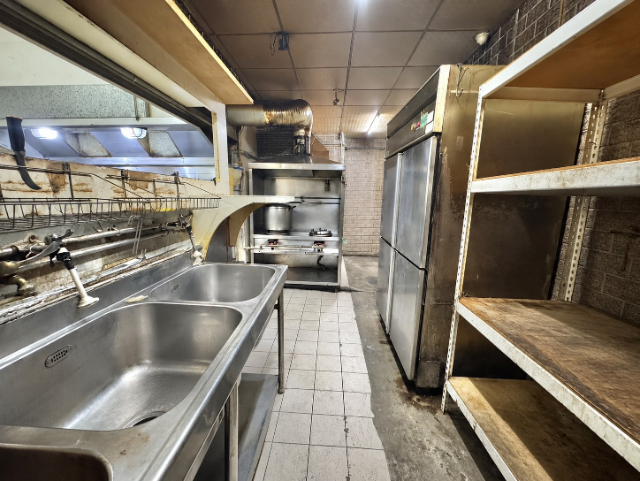 ☀泰山買房賣屋18甲面寬邊間金店面,新北市泰山區仁武街