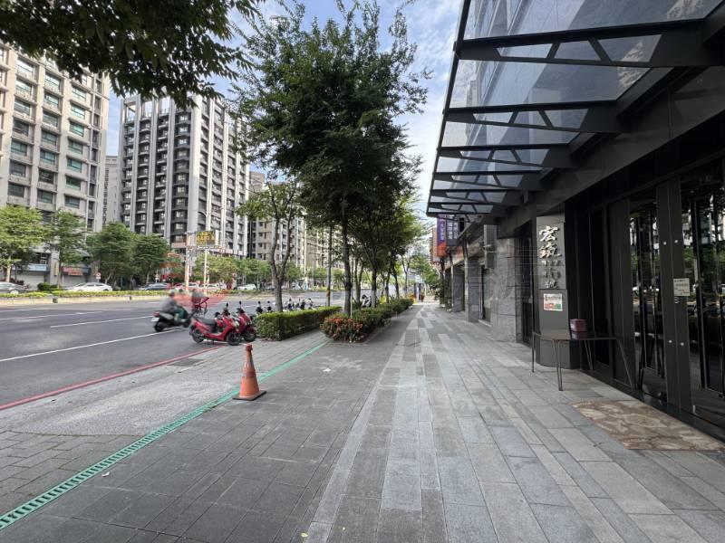 五股買房賣屋洲子洋新五路旁大面寬金店面,新北市五股區新五路二段