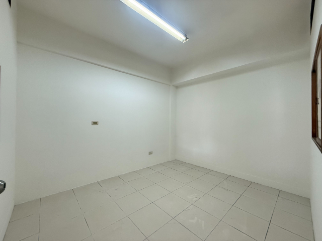 泰山買房賣屋明亮前後陽台四房公寓,新北市泰山區忠孝街