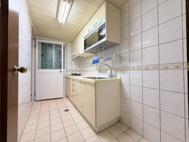 泰山買房賣屋麗池樂章精美三房車,新北市泰山區泰林路二段