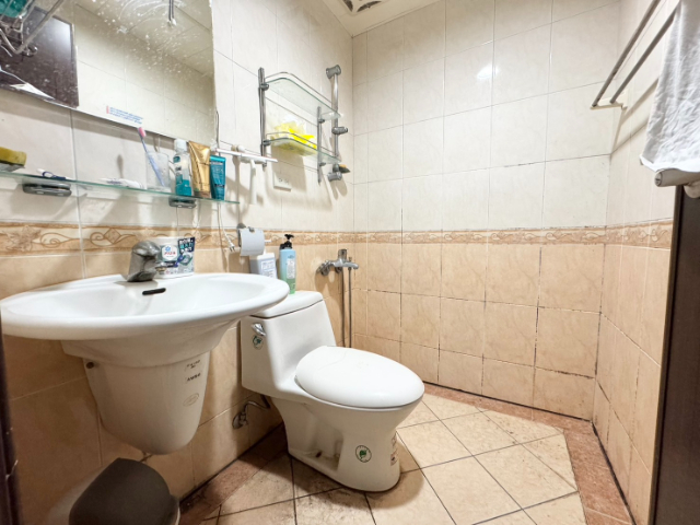 泰山買房賣屋京城邊間四房車,新北市泰山區仁義路