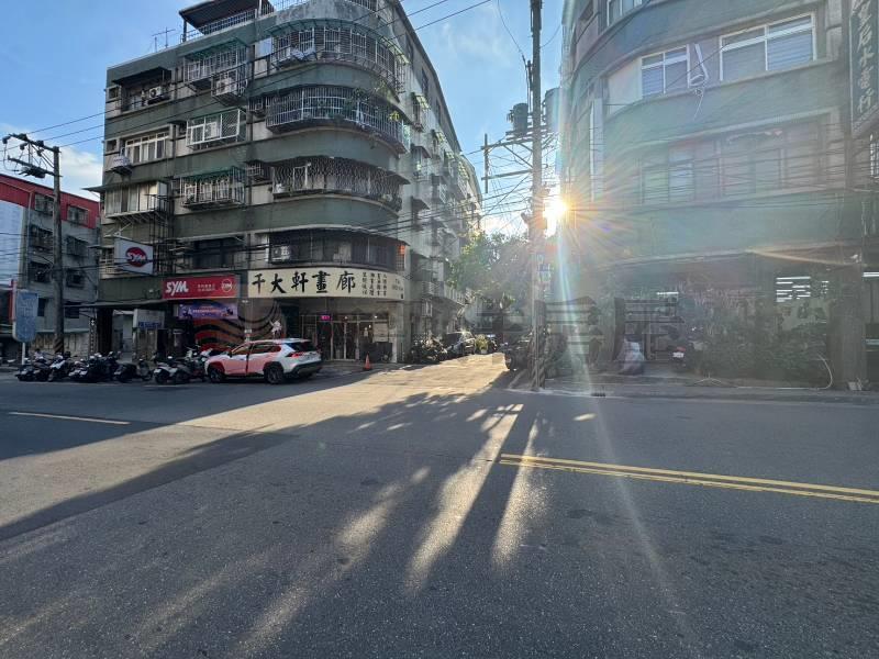 泰山買房賣屋科大金雞母,新北市泰山區明志路三段