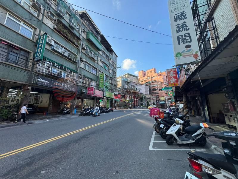 泰山買房賣屋科大金雞母,新北市泰山區明志路三段