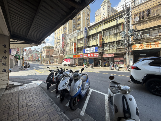 泰山買房賣屋明志路上黃金店面,新北市泰山區明志路一段