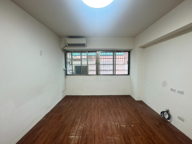 泰山買房賣屋標準方正3房露台戶,新北市泰山區明志路三段