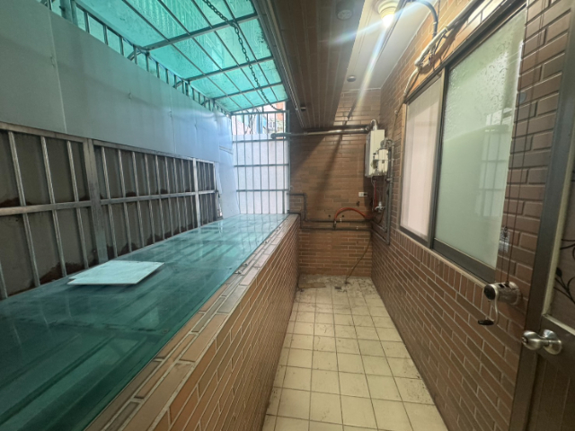 泰山買房賣屋標準方正3房露台戶,新北市泰山區明志路三段
