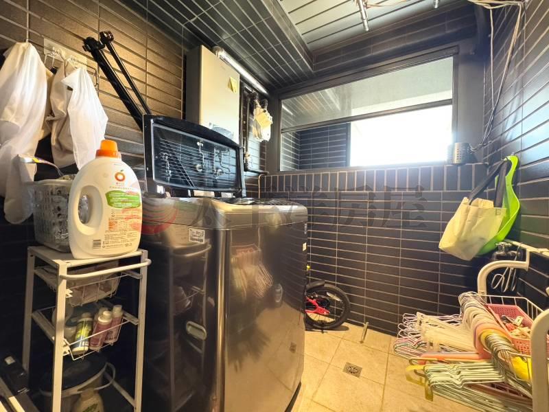 五股買房賣屋次頂樓小資精美兩房車,新北市五股區成洲七路