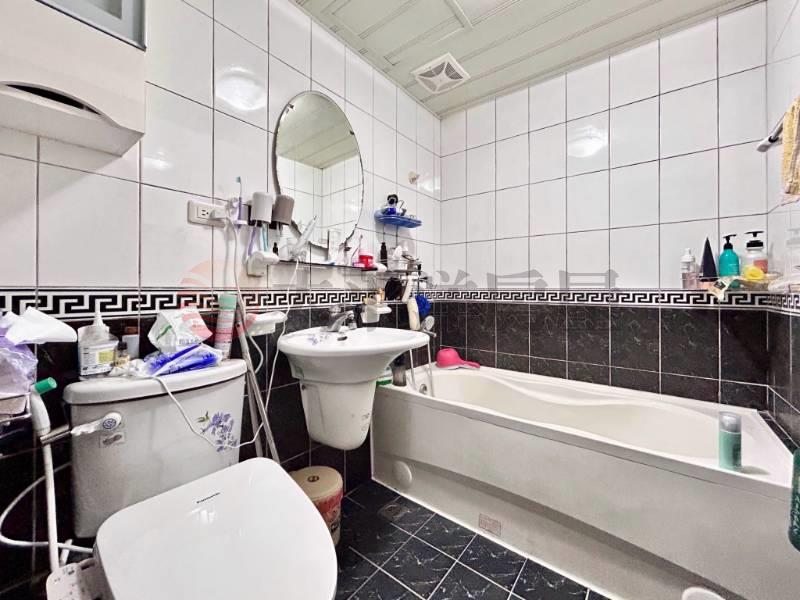 泰山買房賣屋十八甲高樓層採光3房車,新北市泰山區中港西路