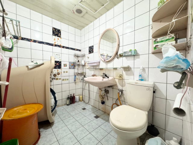 五股買房賣屋6.6%公設電梯三房超大車位,新北市五股區五福路