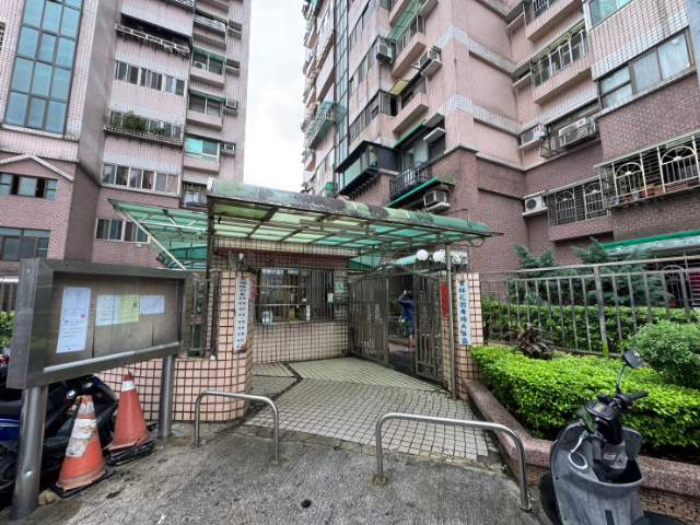 五股買房賣屋6.6%公設電梯三房超大車位,新北市五股區五福路