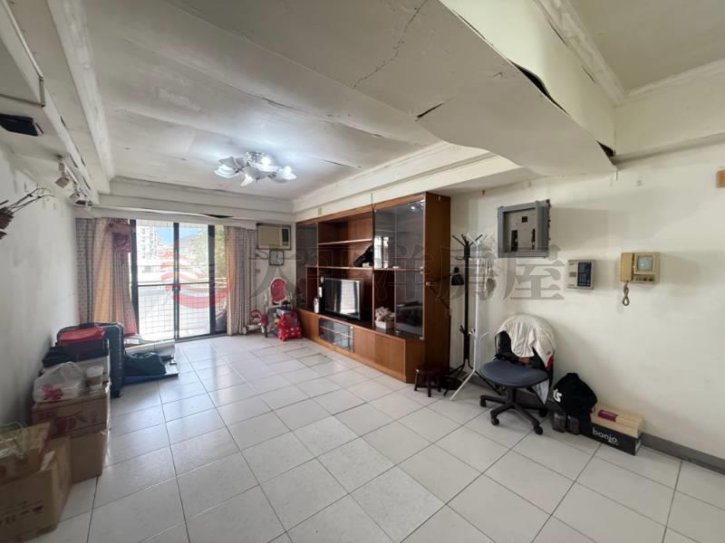 泰山買房賣屋稀有三陽開泰三房車,新北市泰山區辭修路