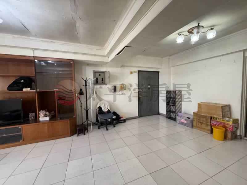 泰山買房賣屋稀有三陽開泰三房車,新北市泰山區辭修路