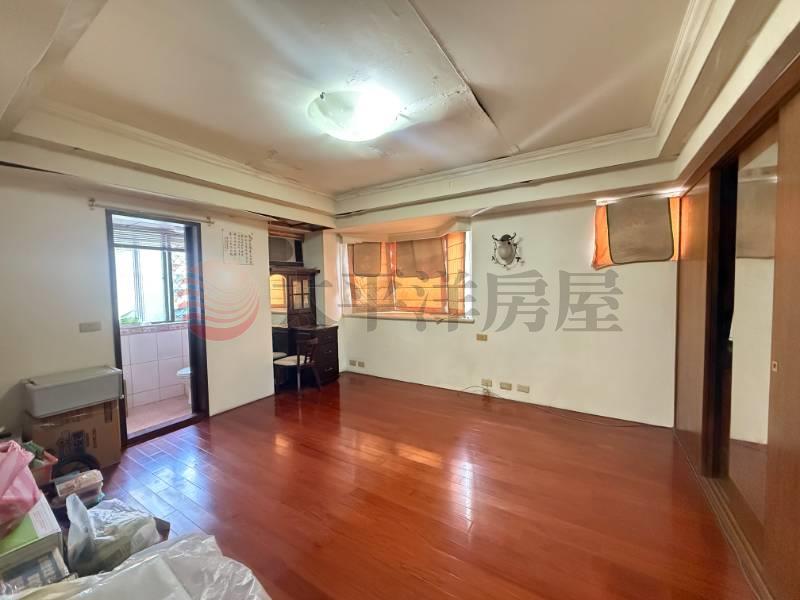 泰山買房賣屋稀有三陽開泰三房車,新北市泰山區辭修路