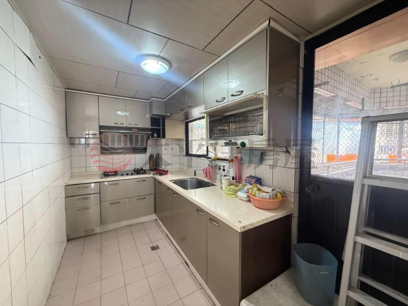 泰山買房賣屋稀有三陽開泰三房車,新北市泰山區辭修路