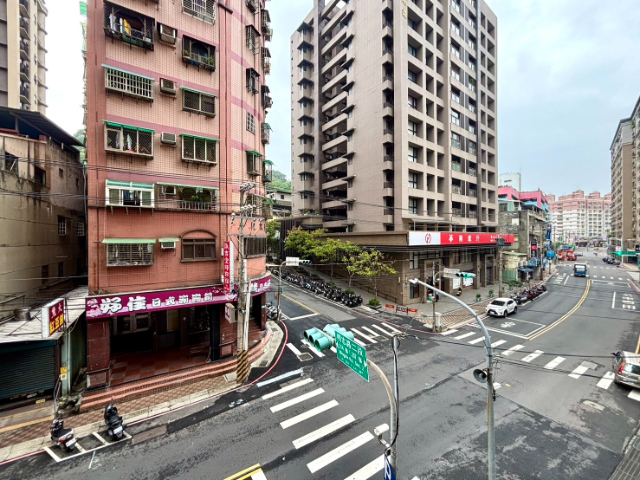 泰山買房賣屋晶華小築採光大三房,新北市泰山區明志路二段