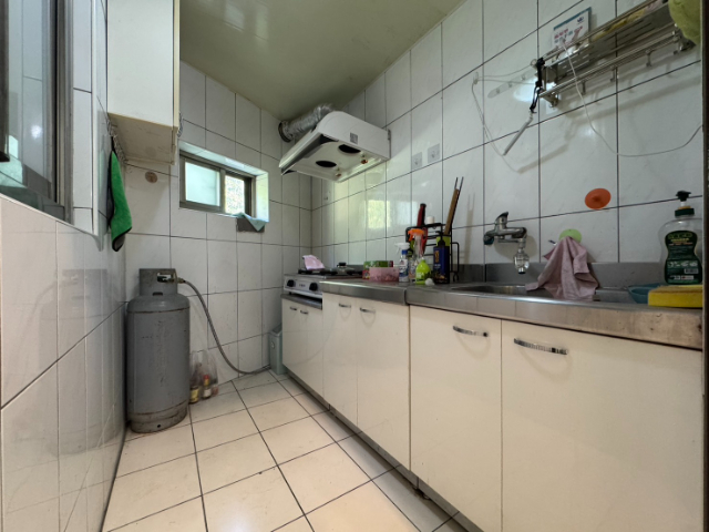 泰山買房賣屋明志國小旁低總價三房,新北市泰山區明志路二段