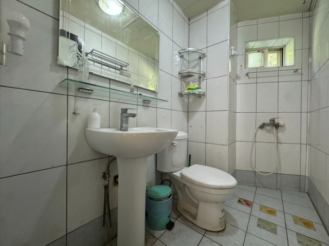 泰山買房賣屋明志國小旁低總價三房,新北市泰山區明志路二段