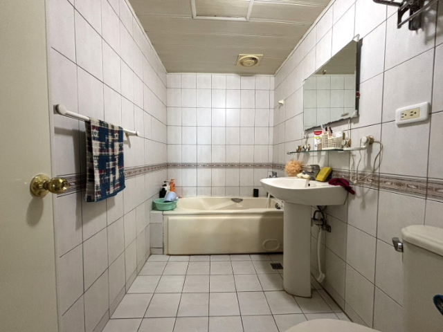 五股買房賣屋稀有樓中樓低總價大四房車,新北市五股區西雲路