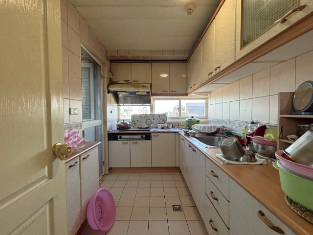 五股買房賣屋稀有樓中樓低總價大四房車,新北市五股區西雲路