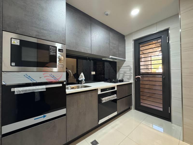 泰山買房賣屋武泰臻愛全新三房車,新北市泰山區明志路三段