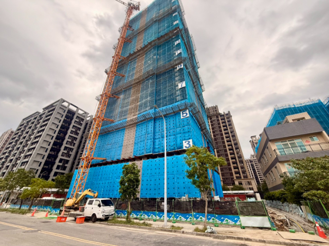 泰山買房賣屋知名華固邊間四房雙車,新北市泰山區莊田路