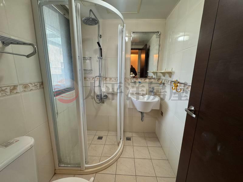 次頂樓洲子洋超大空間可碩4平車,新北市五股區新城一路