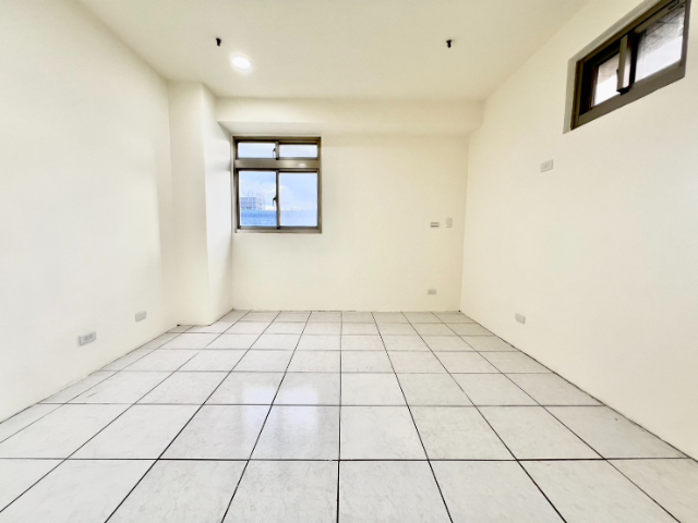 五股買房賣屋邊間無限棟距兩房,新北市五股區成泰路一段