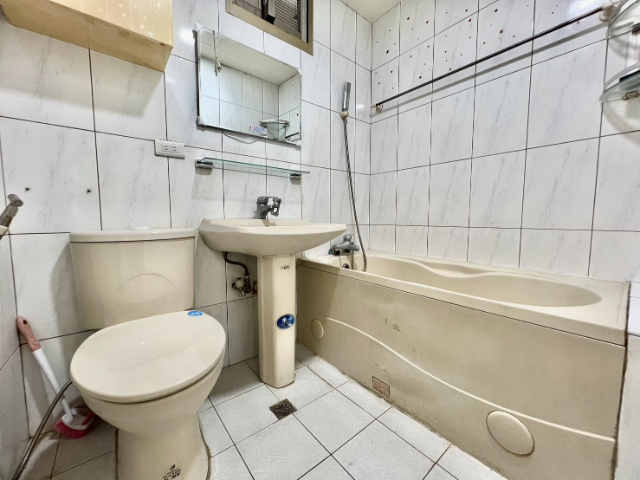 五股買房賣屋邊間無限棟距兩房,新北市五股區成泰路一段