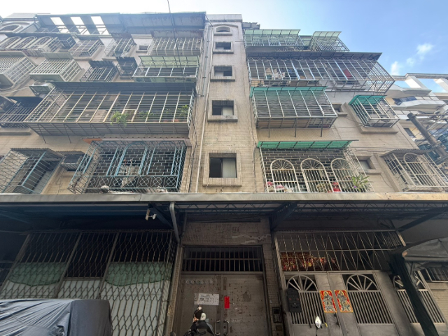 五股買房賣屋低總價採光方正三房,新北市五股區成泰路三段