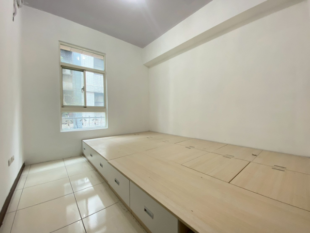 泰山買房賣屋18甲旁低公設採光美4房,新北市泰山區楓樹街