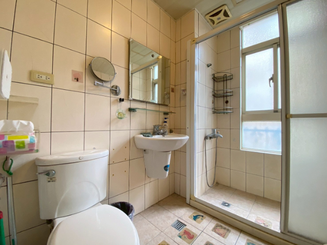 泰山買房賣屋18甲旁低公設採光美4房,新北市泰山區楓樹街