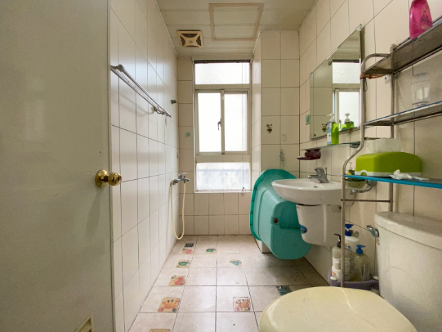 泰山買房賣屋18甲旁低公設採光美4房,新北市泰山區楓樹街